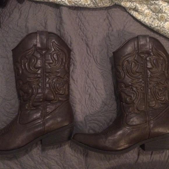 Mossimo Supply Co. Shoes - Size 9.5 cowboy boots