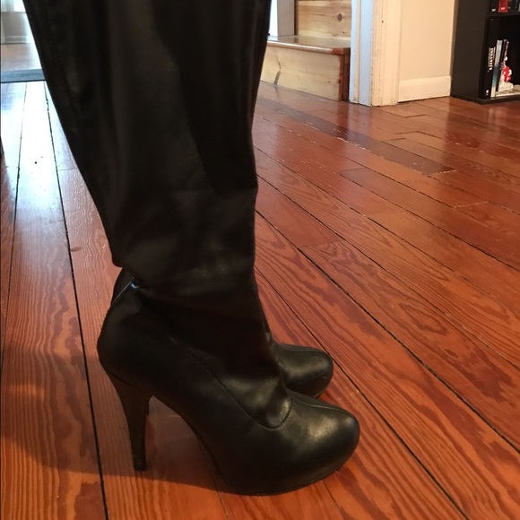 4.5 inch Steve Madden knee high boots - Picture 3 of 3