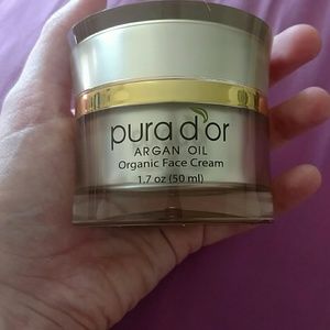 **sale!!** Argan oil face cream! Only used once :)