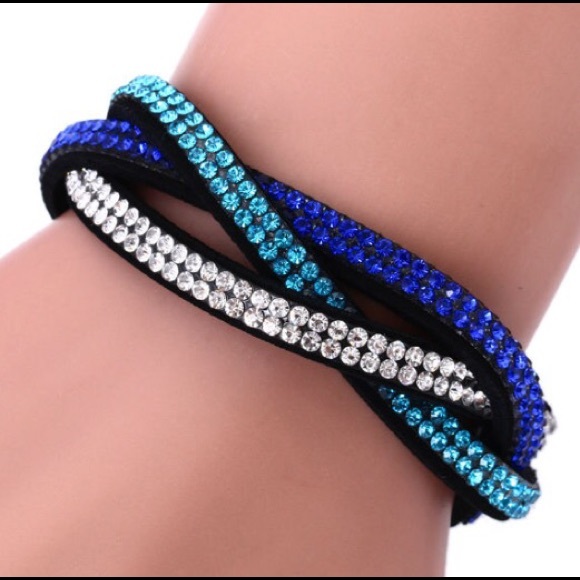 Leather bracelet with rhinestones blue