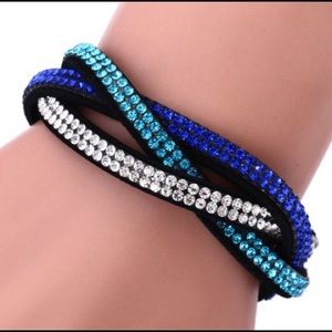Leather bracelet with rhinestones blue