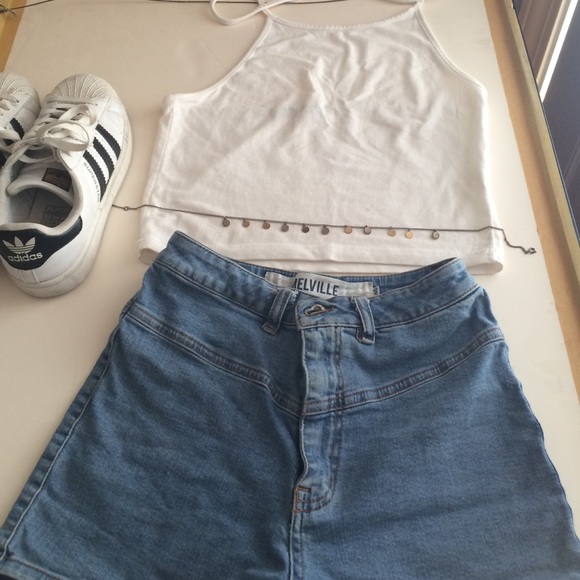 Brandy Melville high waisted jean shorts !!