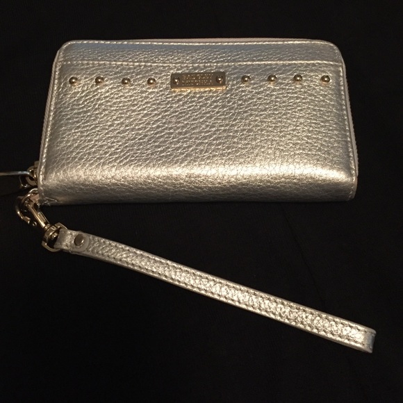 Badgley Mischka wristlet
