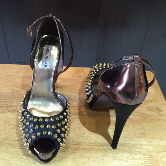 Gold Studded Spiked out Dress Shoes