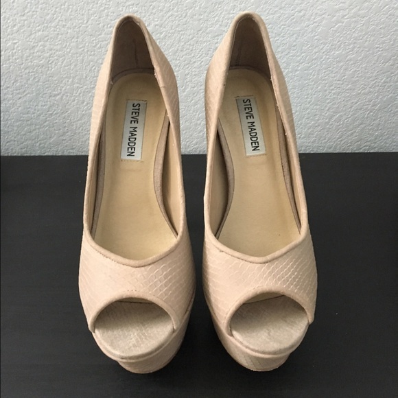 Steve Madden Shoes - Nude peep toe heels