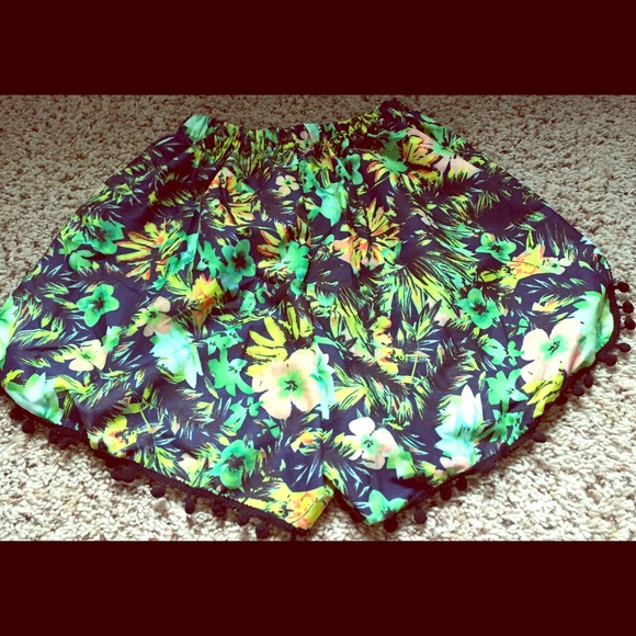 Tropical print shorts NWOT