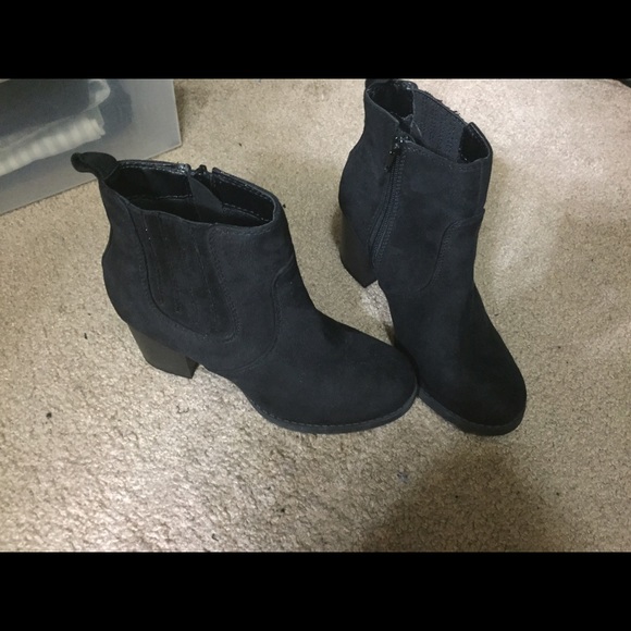 ❌SOLD❌Black suede ankle booties