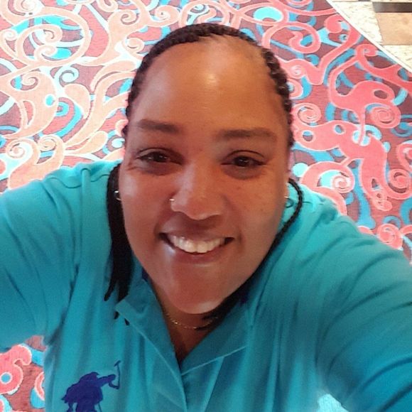 Meet your Posher, Stacie - Picture 1 of 1