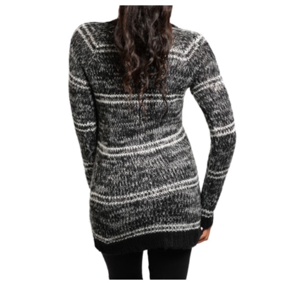 🎉HOST PICK🎉 Fuzzy long sleeve plaid sweater - Picture 2 of 4