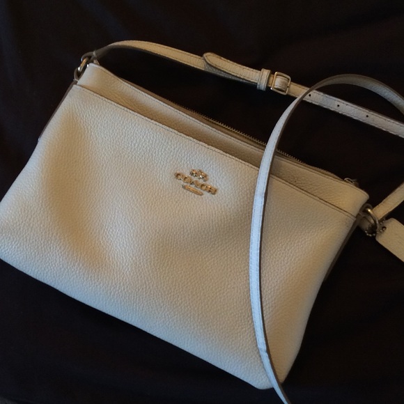 Coach cross body purse! 👜💁