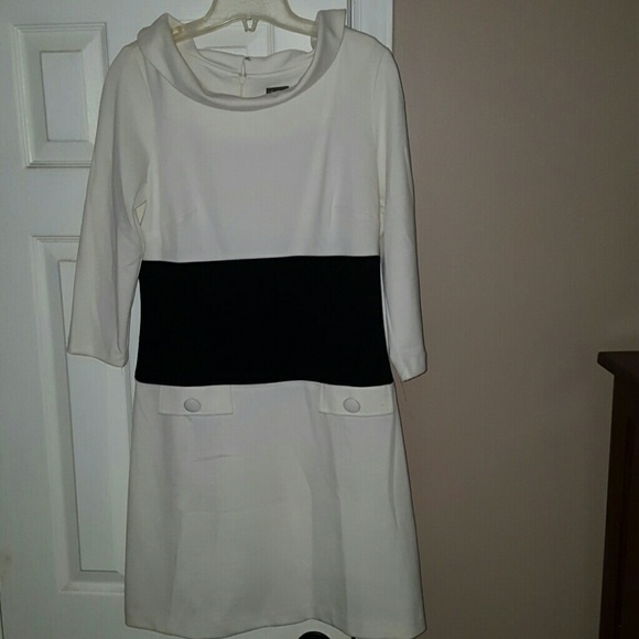 Taylor white and black front pocket dress.