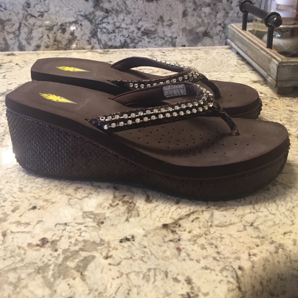 Like new beautiful Volatile sandals💗