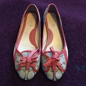 Beautiful like new Janelle Coach flats
