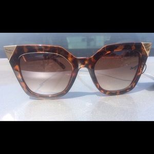 Cat eye sunglasses