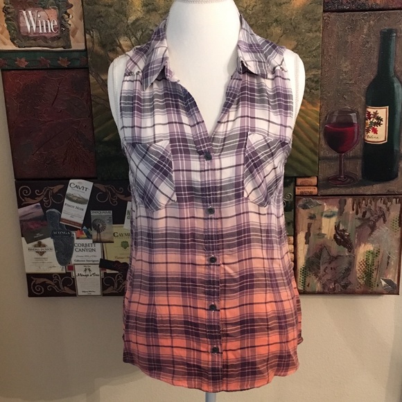 ROCK & REPUBLIC BUTTON UP SLEEVELESS TOP. NWT - Picture 1 of 4