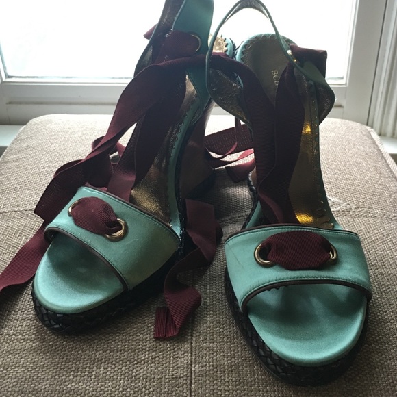 BCBG MAXAZARIA WEDGES