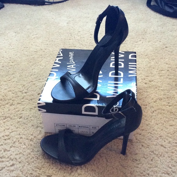 Super cute black heels!