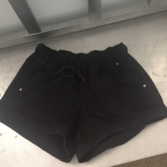 LuLu Lemon sporty black shorts