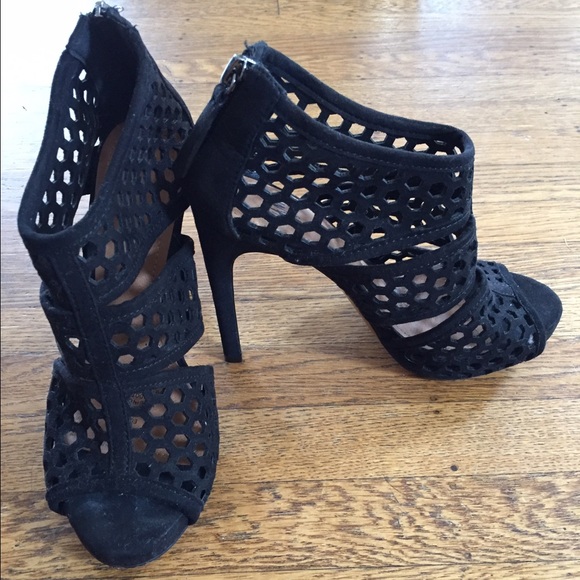 Black stiletto peep toe heals - size 7/37