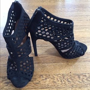 Black stiletto peep toe heals - size 7/37