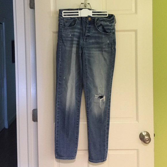 American eagle size 4 light washed ripped jeans - Picture 1 of 4