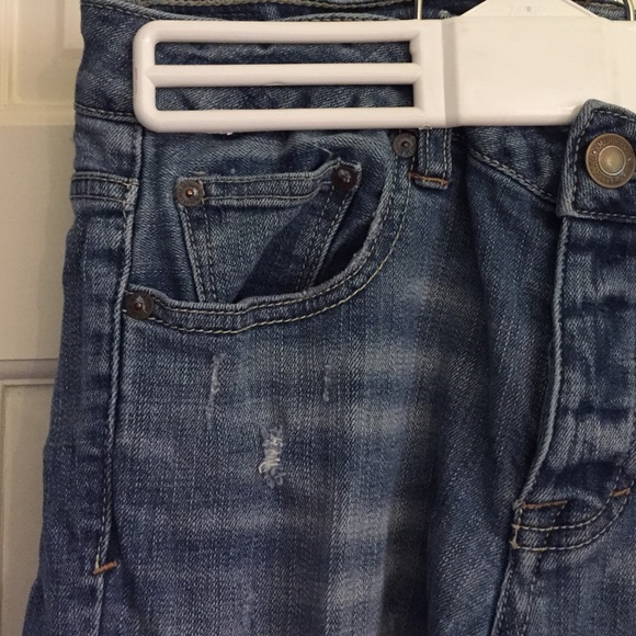 American eagle size 4 light washed ripped jeans - Picture 2 of 4