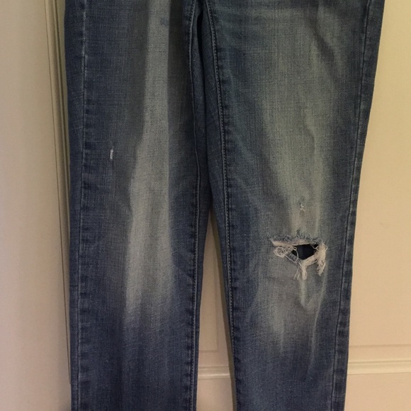 American eagle size 4 light washed ripped jeans - Picture 3 of 4
