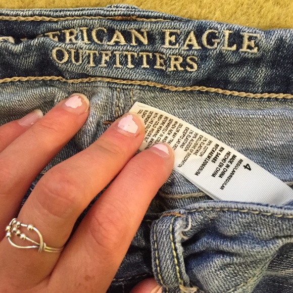 American eagle size 4 light washed ripped jeans - Picture 4 of 4