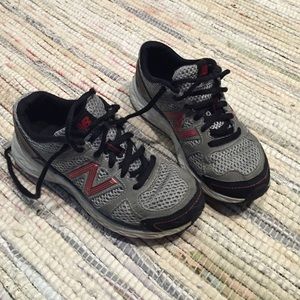 Boys New Balance 750 running shoes EUC Sz.13.5