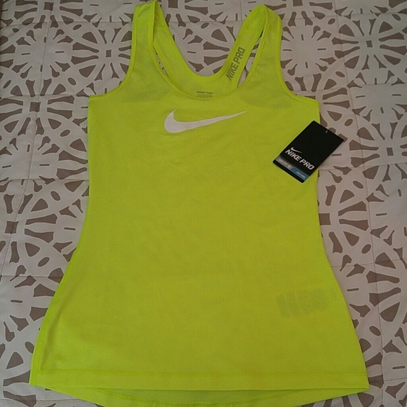 XS Nike Pro Tank NWT in Volt