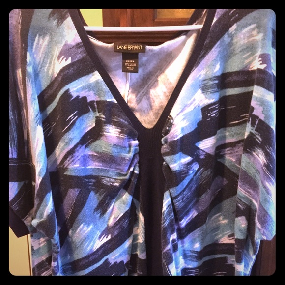 Light, short sleeve sweater.