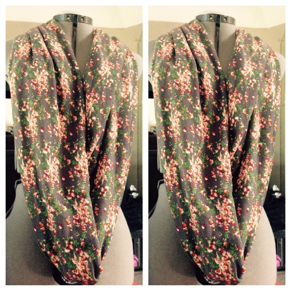 Only 1 winter scarf infinity grey/flower