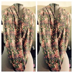 Only 1 winter scarf infinity grey/flower