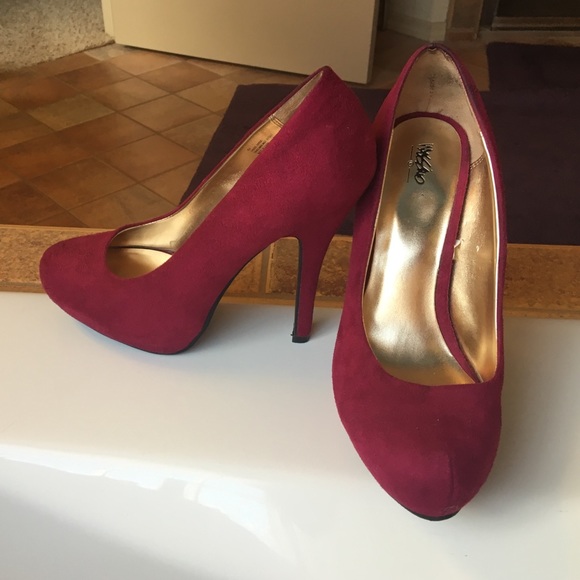Cranberry Mossimo heels; size 6.5; 4.5 in heel