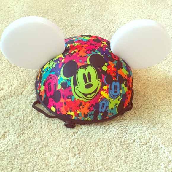 ‼️Closet closing Jan 6‼️Disney lightup Mickey ears