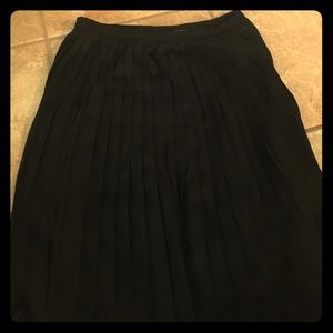UniQlo Black Pleated Skirt