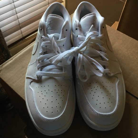 Brand new air Jordan MENS size 9