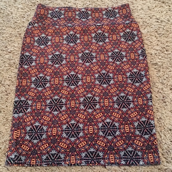 NWOT Medium LulaRoe Cassie in Tribal Print