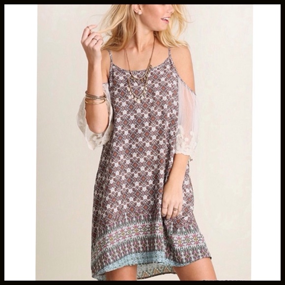 LACE SLEEVE COLD SHOULDER DRESS - Picture 7 of 8