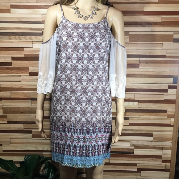 LACE SLEEVE COLD SHOULDER DRESS - Picture 3 of 8