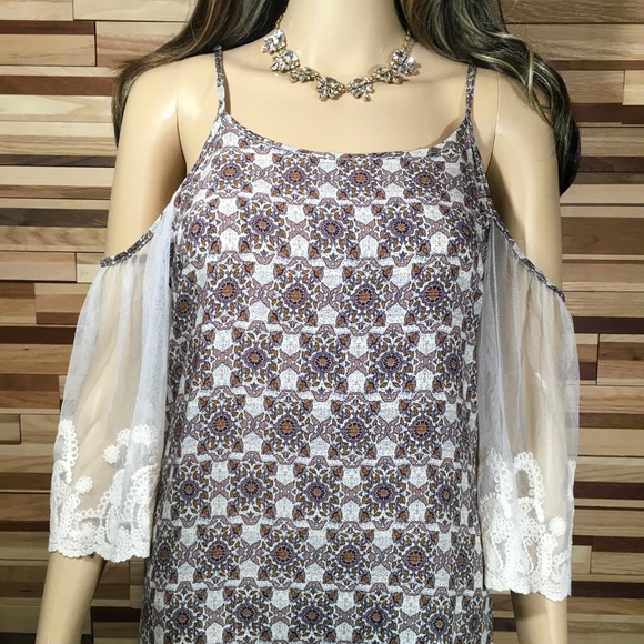 LACE SLEEVE COLD SHOULDER DRESS - Picture 2 of 8