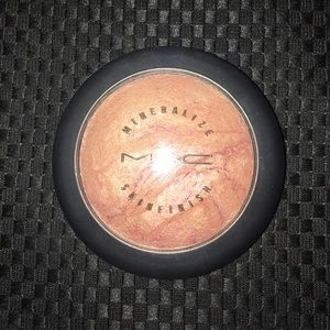 MAC Mineralize Skinfinish GLISSADE