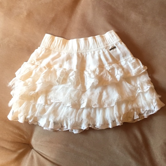 Abercrombie & Fitch cream tiered mini skirt