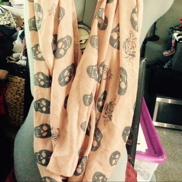 Infinity skull scarf peach - Picture 1 of 1