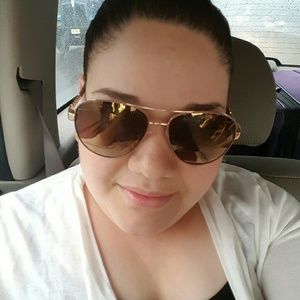 Meet your Posher, Lizbeth