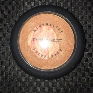 MAC Mineralize Skinfinish SEMI-PRECIOUS GOLDSTONE