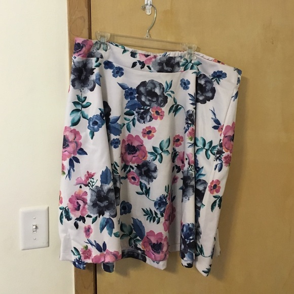Plus size floral skirt