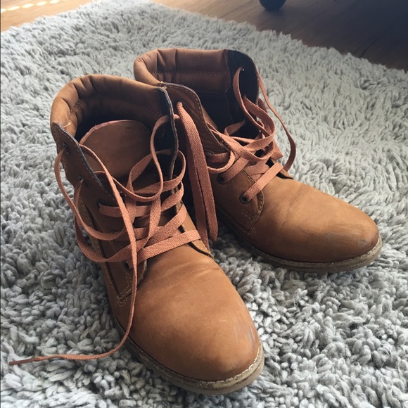 Camel brown leather upper work boots