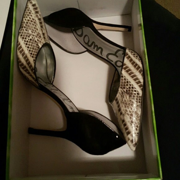 Animal print pumps
