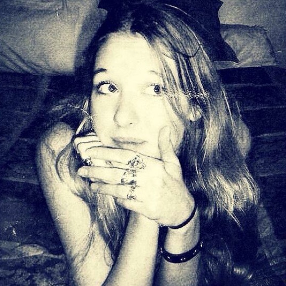 Meet your Posher, Estella - Picture 2 of 15